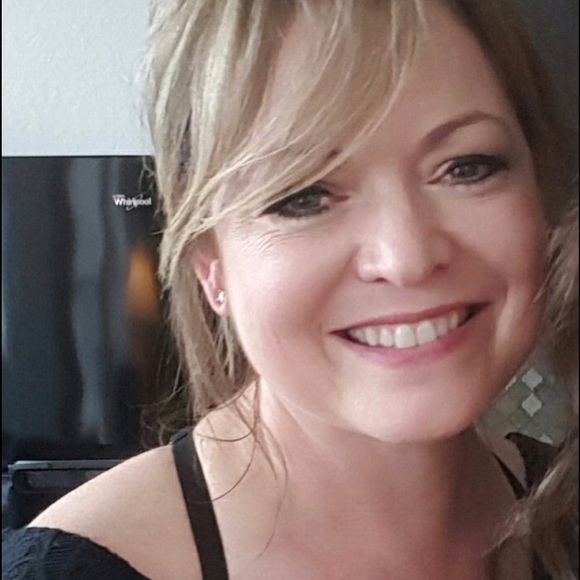 Meet your Posher, Donna - Picture 1 of 2